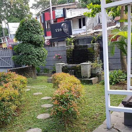 Embe Pitoe Syariah Gejayan Mitra Reddoorz Hotel Pakualaman Exterior photo