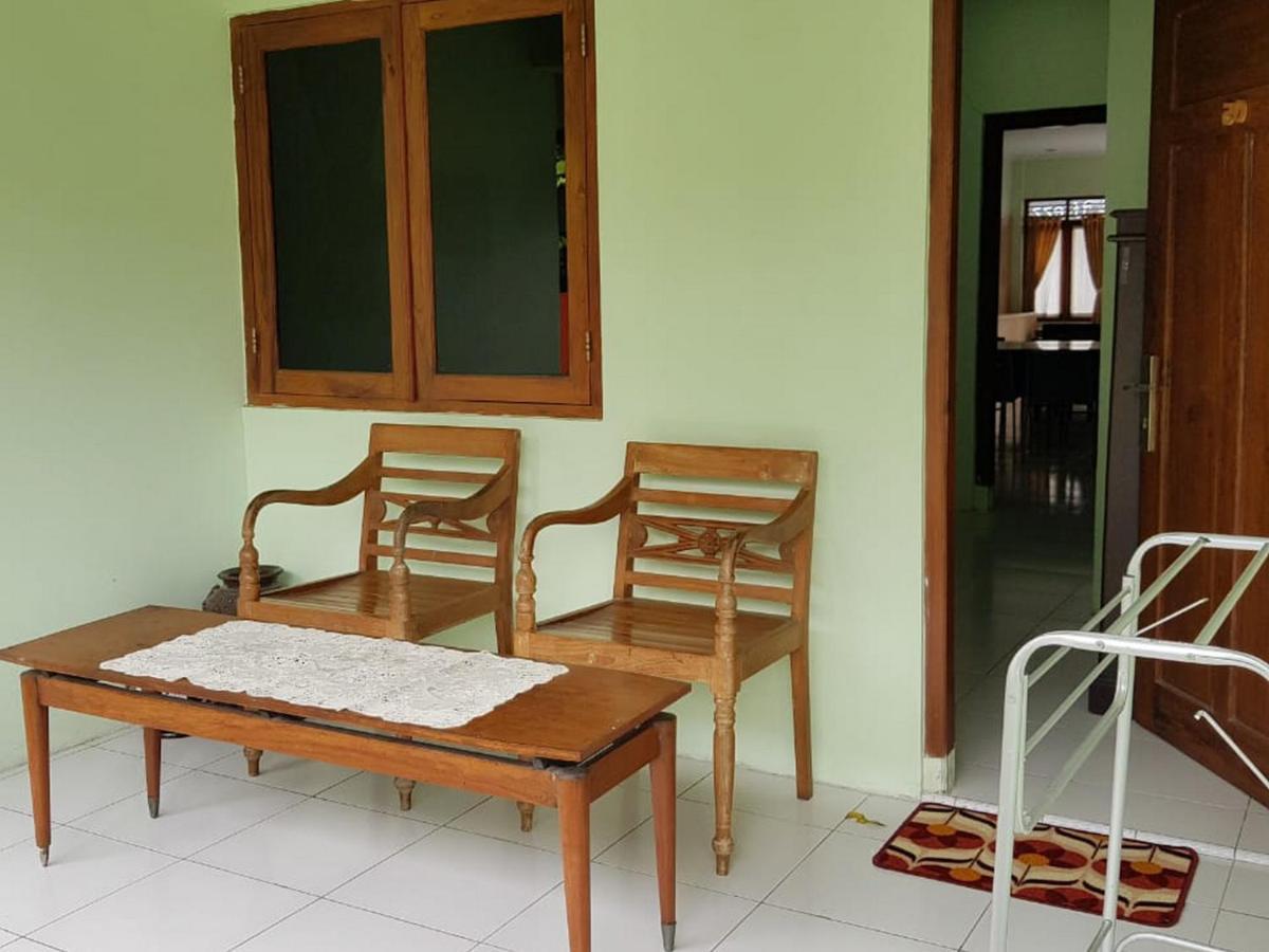Embe Pitoe Syariah Gejayan Mitra Reddoorz Hotel Pakualaman Exterior photo