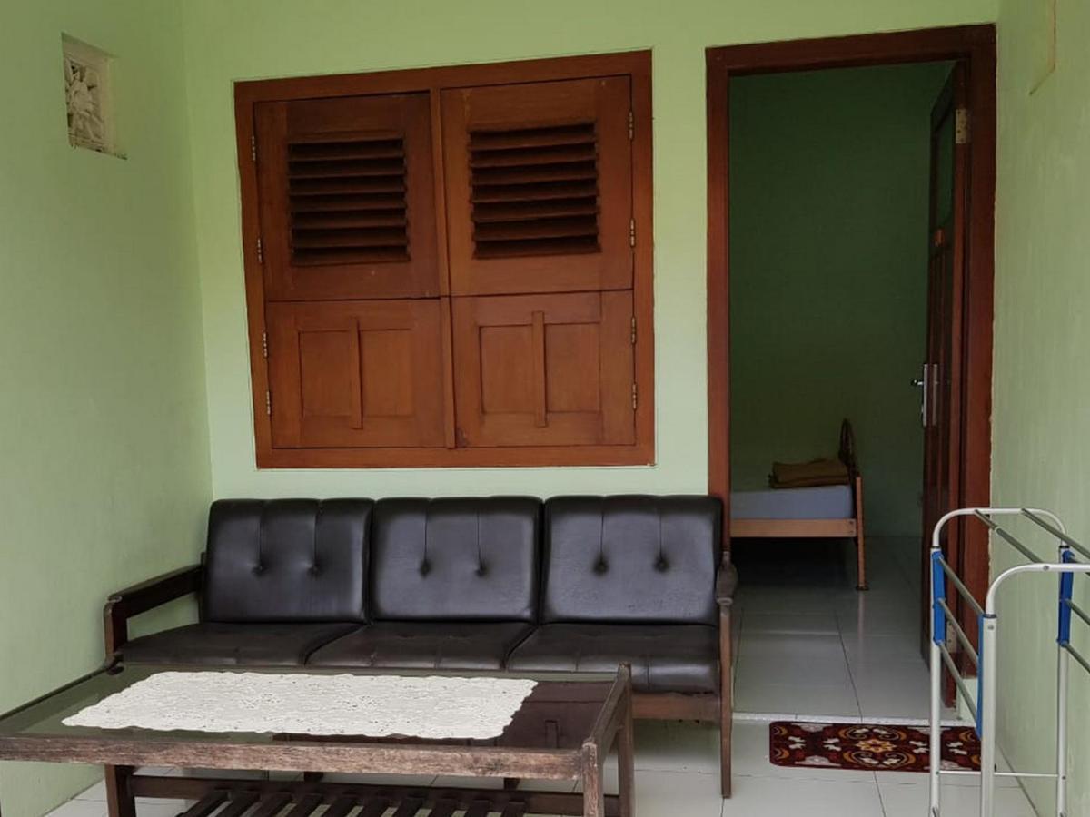 Embe Pitoe Syariah Gejayan Mitra Reddoorz Hotel Pakualaman Exterior photo