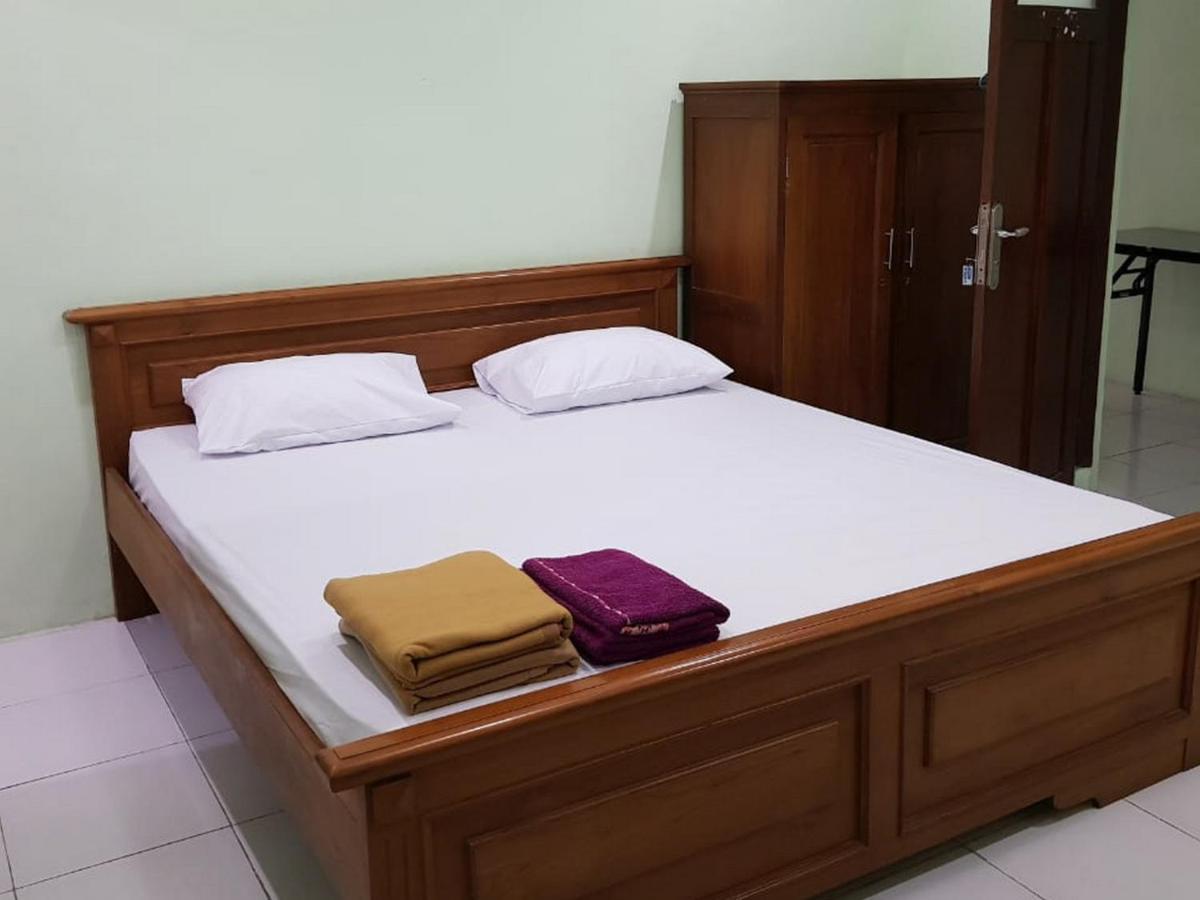 Embe Pitoe Syariah Gejayan Mitra Reddoorz Hotel Pakualaman Exterior photo