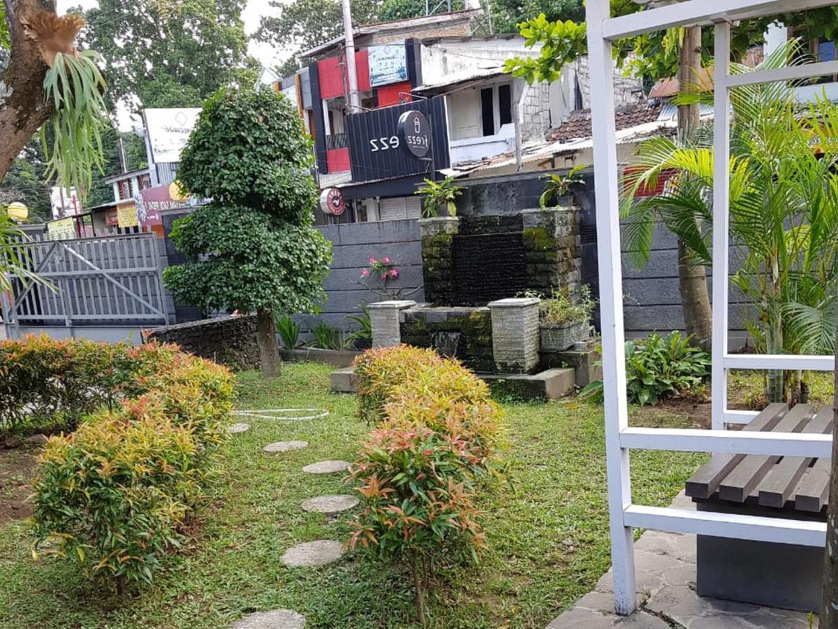 Embe Pitoe Syariah Gejayan Mitra Reddoorz Hotel Pakualaman Exterior photo