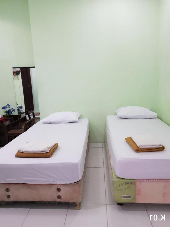 Embe Pitoe Syariah Gejayan Mitra Reddoorz Hotel Pakualaman Exterior photo